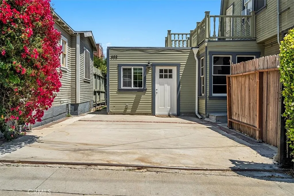 1 bed, 570 sqft, $2,750 — Photo 2