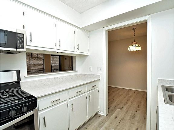 5th image of 2425 Ashdale Dr APT 53
