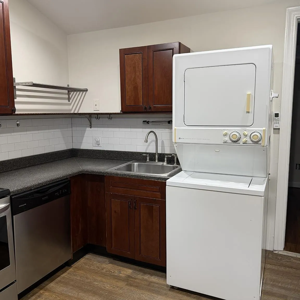 1 bed, 1.0 bath, 400 sqft, $2,000 — Photo 3
