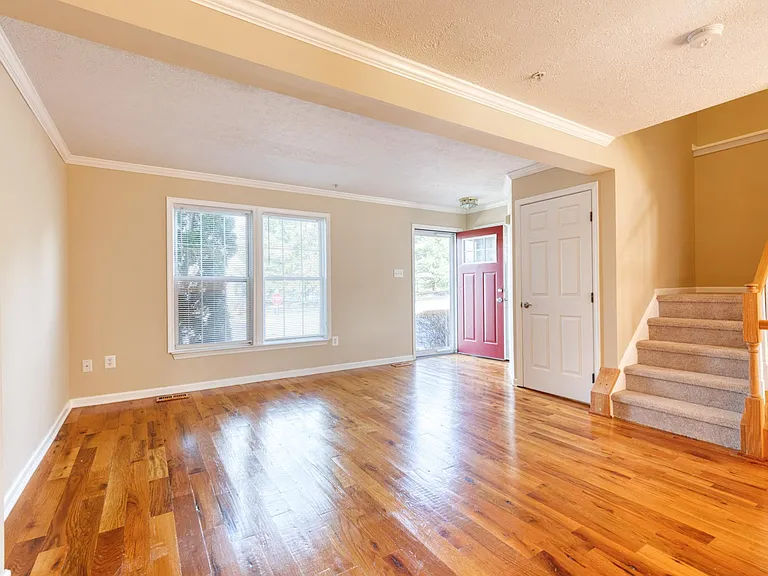 490 Crestridge Way — Photo 4