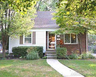 1st image of 3026 N Altadena Ave