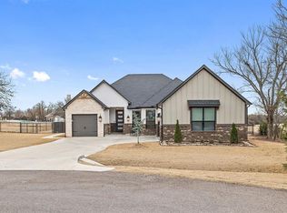 2245 Jackson Ln, Blanchard, OK 73010