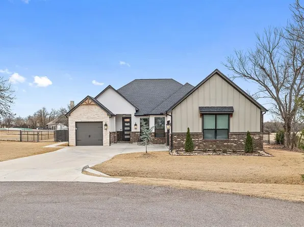 2245 Jackson Ln, Blanchard, OK 73010