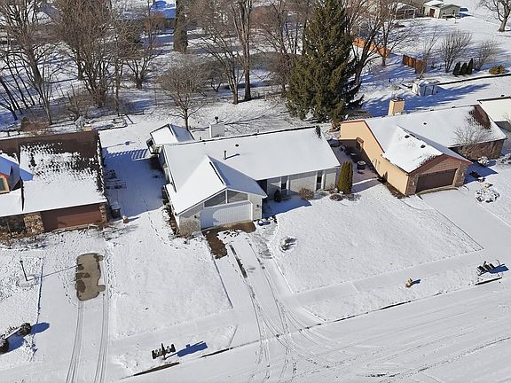5th image of 723 Pinehurst Dr