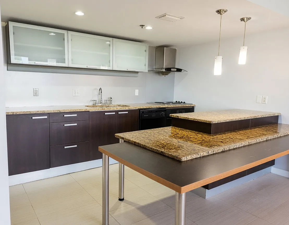701 S Madison Ave — Photo 4