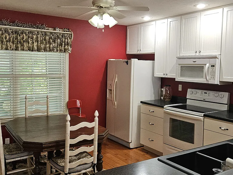 61 Molly Ln — Photo 5