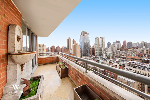 Sold by Warburg | media 6