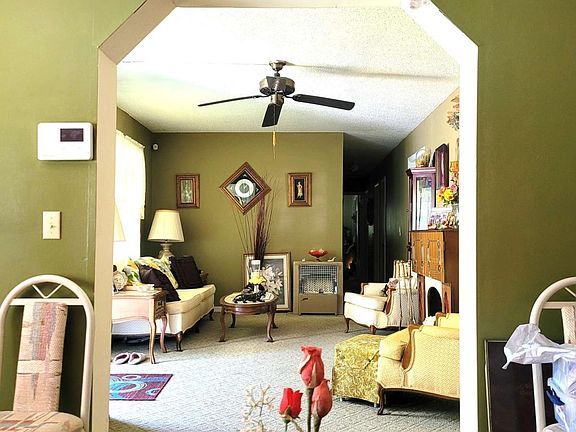 5th image of E 9th St #417