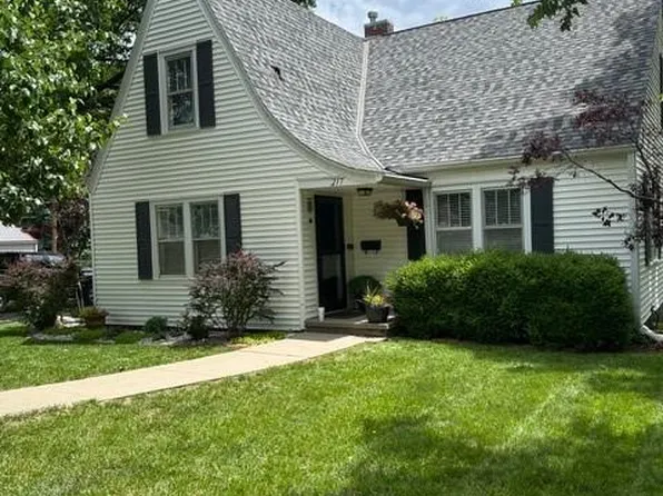 217 S 5th St, Burlington, KS 66839