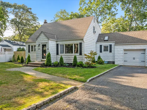135 Woodlawn Avenue, Saint James, NY 11780
