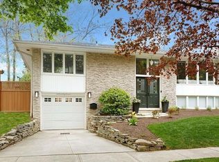 407 Canterbury Cres, Oakville, ON L6J 5K8