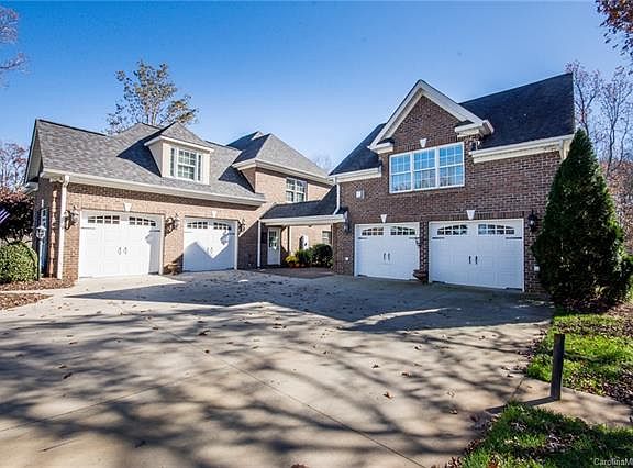 3rd image of 220 Cedar Lake Dr