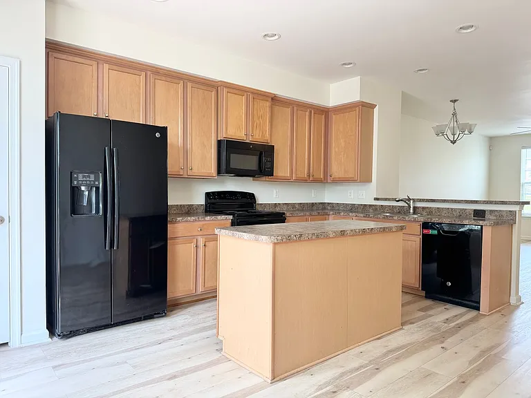 127 Streamview Dr — Photo 3