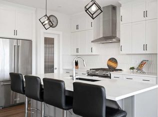 139 Creekstone Way SW, Calgary, AB T2X4P9