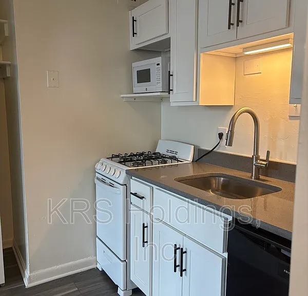 Tower on Franklin - 311 W Franklin St — Photo 18