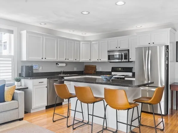 194 E St #1, Boston, MA 02127