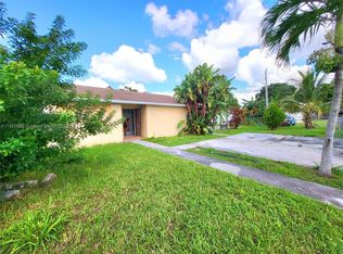 17090 SW 101st Ave, Miami, FL 33157