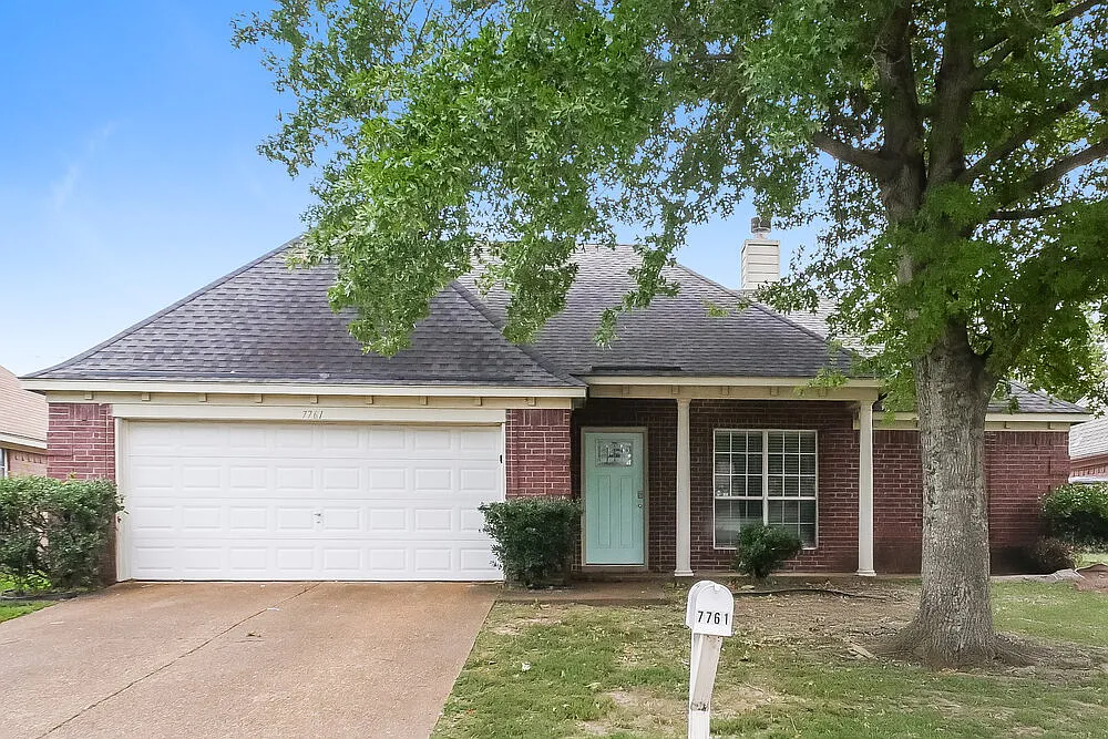 3 bed, 2.0 bath, 1306 sqft, $1,660 — Photo 1