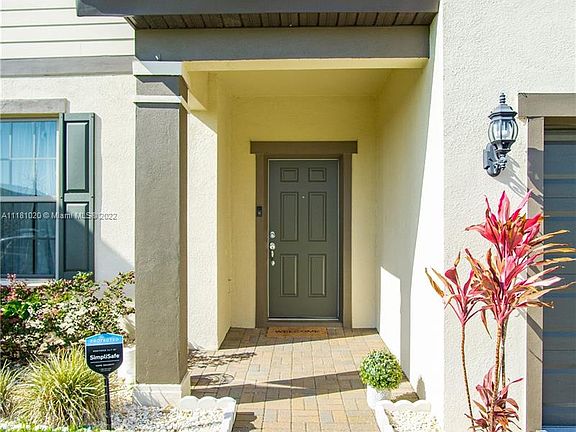 2nd image of 711 Citrus Isles Dr