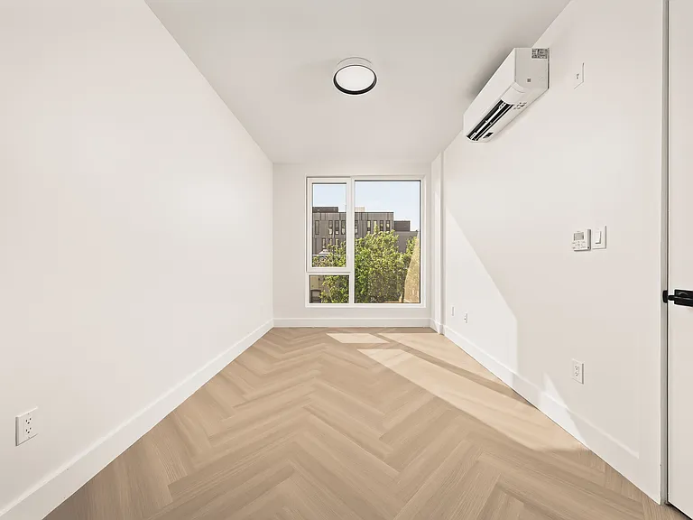 34-16 38th St #220 — Photo 7