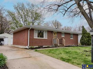 348 Orcutt Ave E, Lincoln, NE 68504
