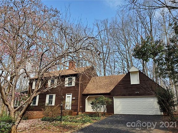 3rd image of 2534 Heritage Cir