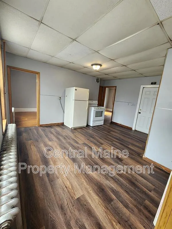3 bed, 1.0 bath, $1,500 — Photo 1