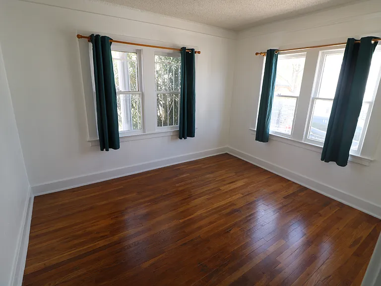 2725 Gold Ave — Photo 10