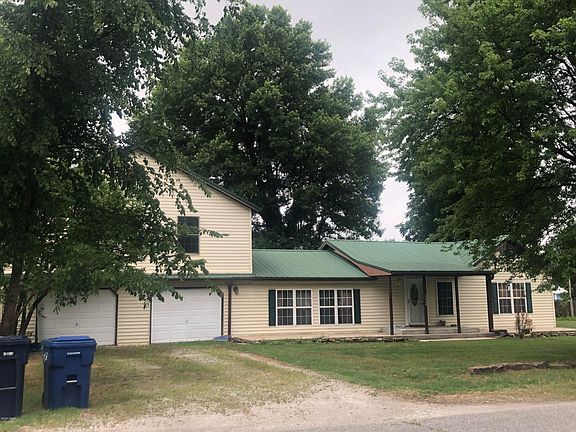 2nd image of 2233 East Ave