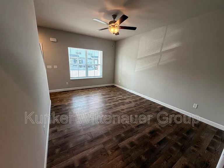 8401 Allied Way — Photo 3