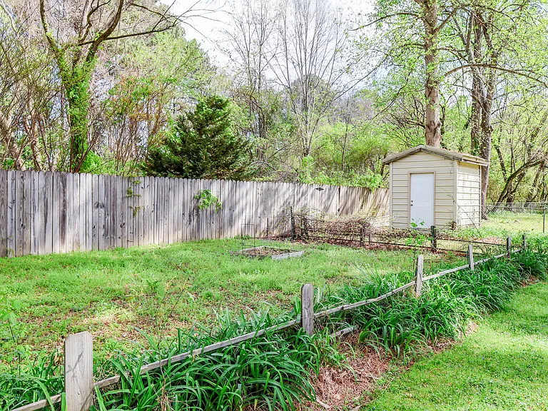 107 Clubview Rd — Photo 29