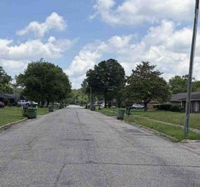 2nd image of 3712 Hunting Creek Rd