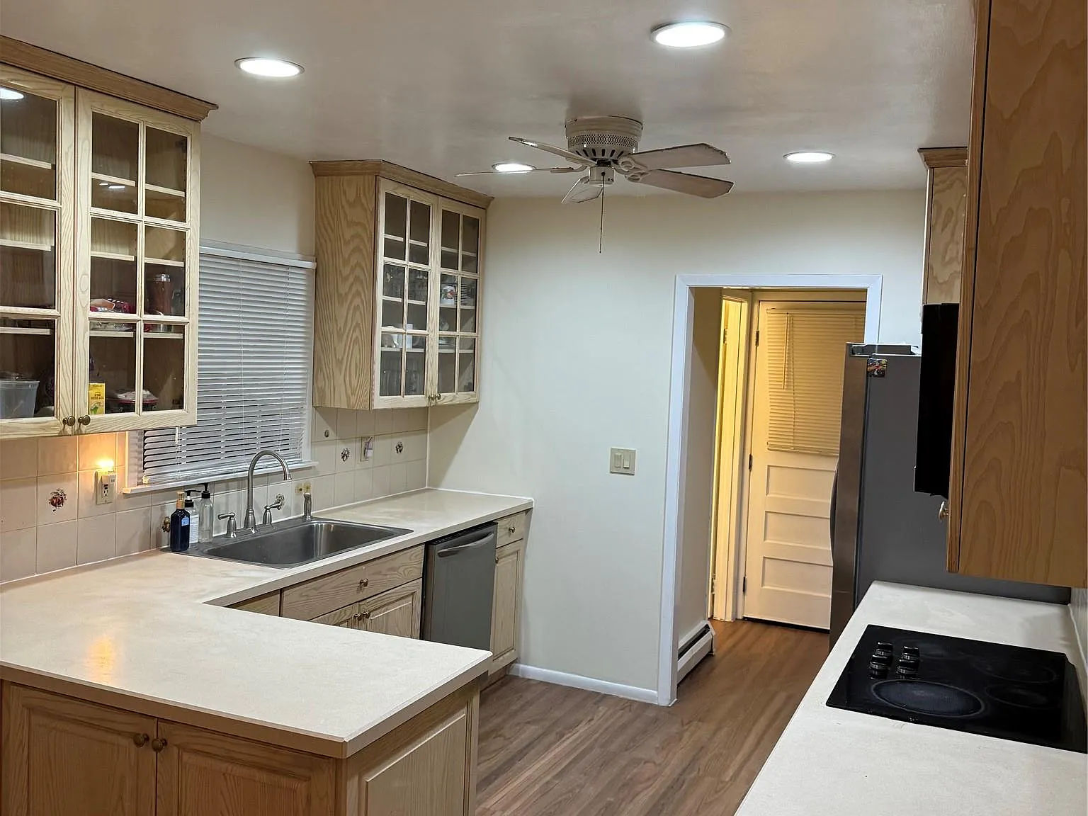 4 bed, 2.5 bath, 1986 sqft, $5,800 — Photo 3