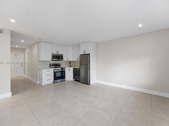 4th image of 5420 Hollywood Blvd APT 209