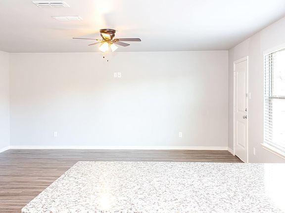5th image of 3418 Itasca St #4420f7585