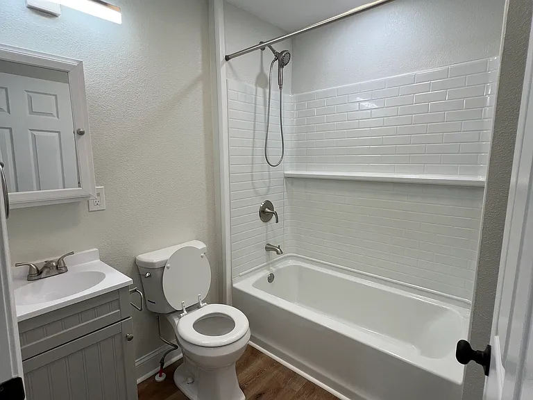 709 N Broad St #A — Photo 12