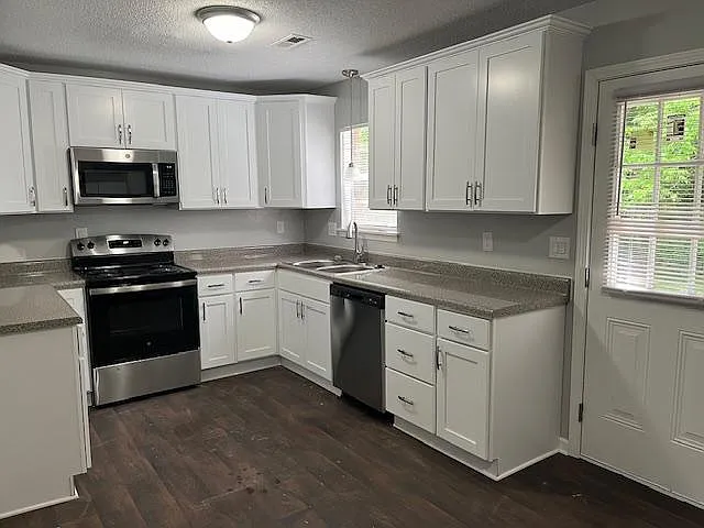 2 bed, 1.5 bath, 1050 sqft, $1,600 — Photo 4
