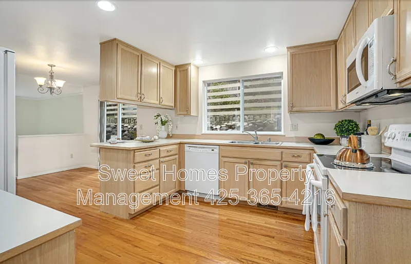 3 bed, 2.5 bath, 2280 sqft, $3,495 — Photo 3