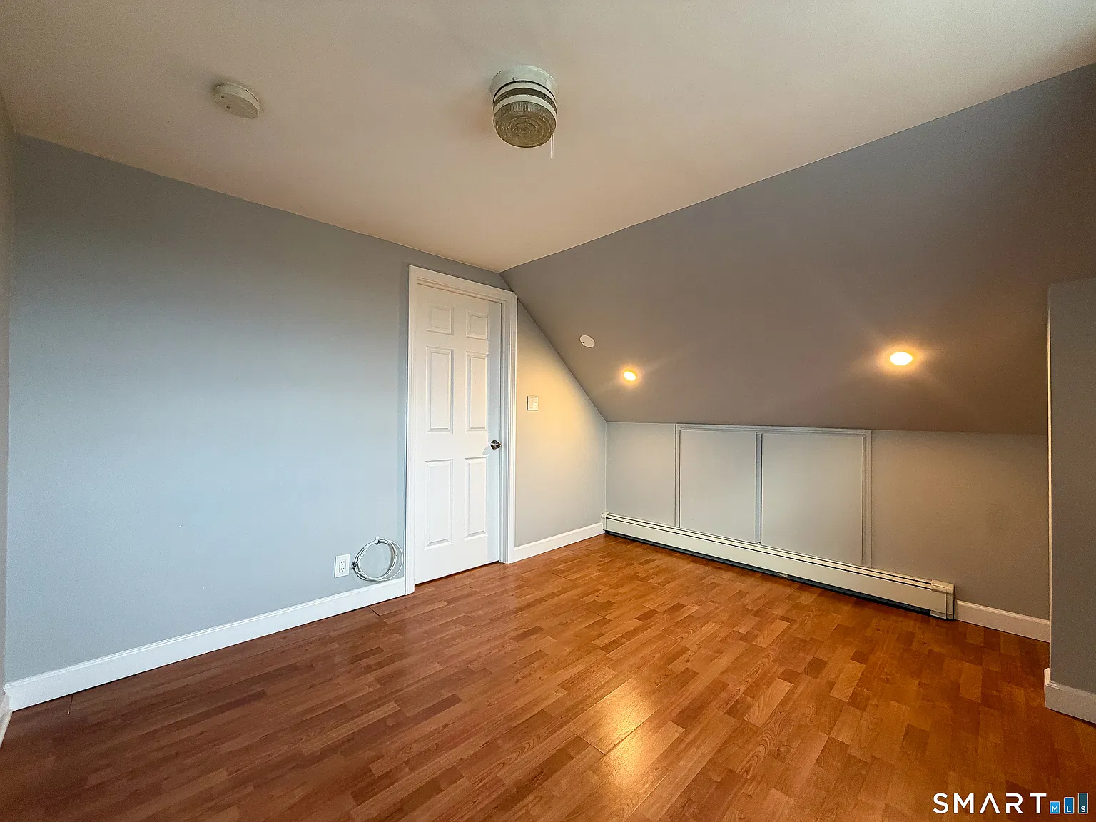 2 bed, 1.0 bath, 3060 sqft, $2,500 — Photo 4