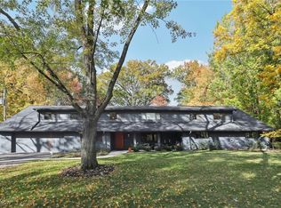 3601 Cindy Ln, Seven Hills, OH 44131