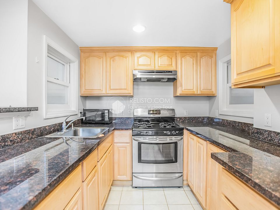 1st image of 909 Balboa St