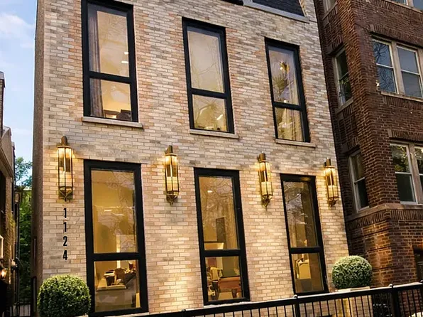 1124 W Addison St, Chicago, IL 60613