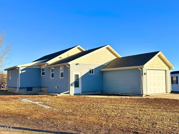 107 Earl Dr, Fairview, MT 59221