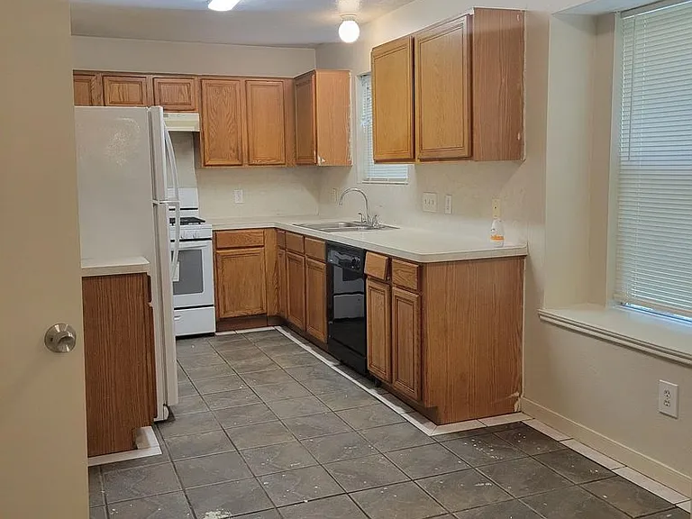 8819 Roaring Point Dr — Photo 6