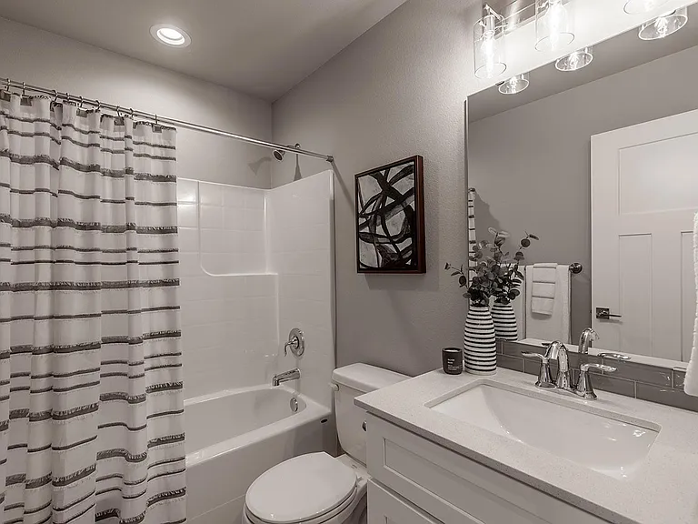 1913 Hoyt Ave — Photo 21