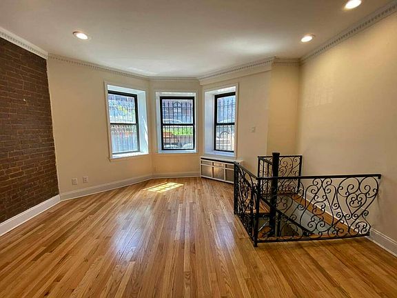 3rd image of 35 W 75th St APT 1A