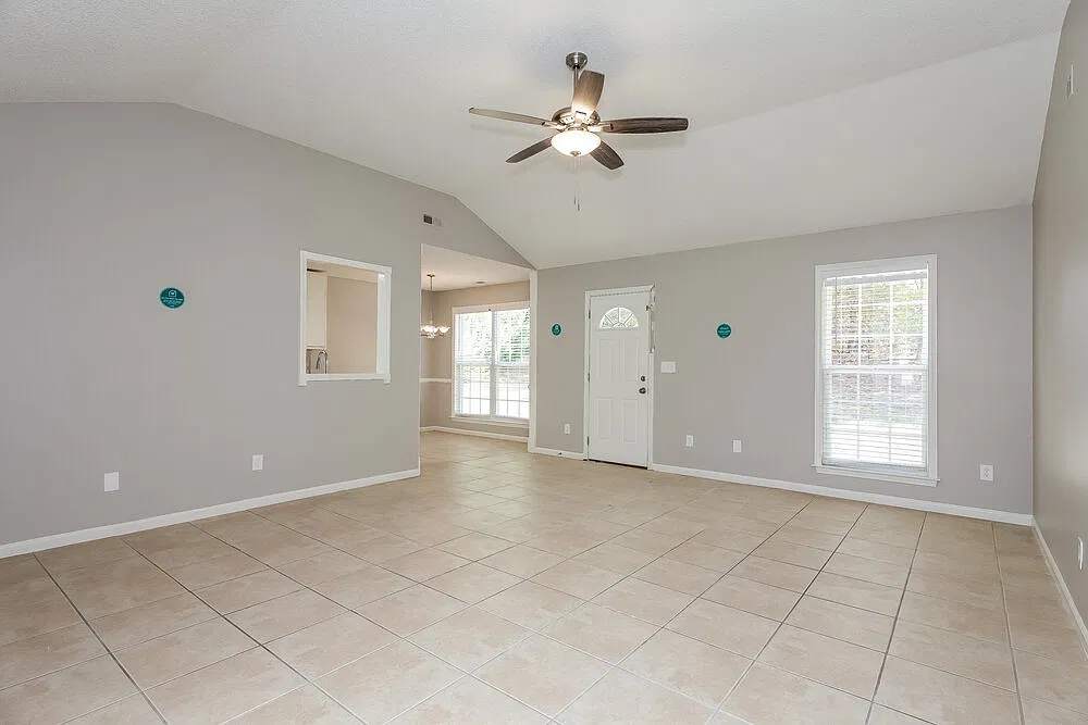 3 bed, 2.0 bath, 1158 sqft, $1,825 — Photo 3