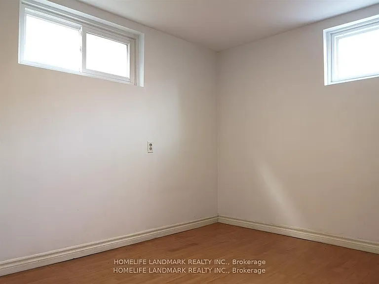 22 Glendinning Ave #LOWER — Photo 4