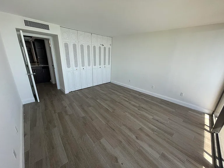 5200 N Flagler Dr #2004 — Photo 14