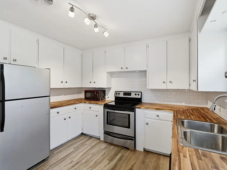 476 S 79th East Ave — Photo 10
